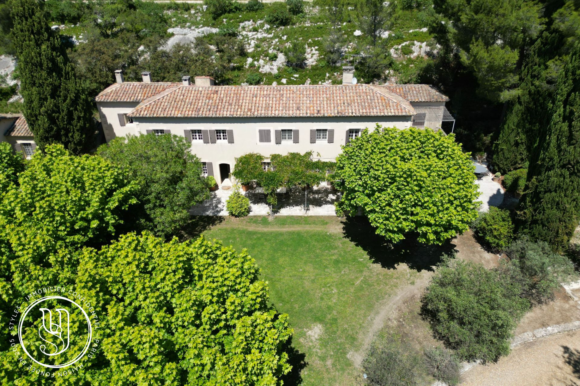 Saint-Rémy-de-Provence - exceptional provençal bastide located in the heart of the Alpi - image 13