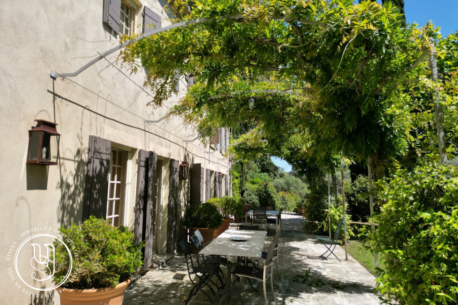 Saint-Rémy-de-Provence - exceptional provençal bastide located in the heart of the Alpi - image 15