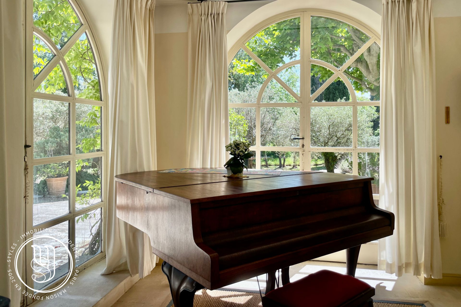 Saint-Rémy-de-Provence - exceptional provençal bastide located in the heart of the Alpi - image 9