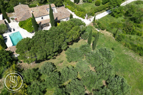 Maussane-les-Alpilles - Property with authentic charm - image 1