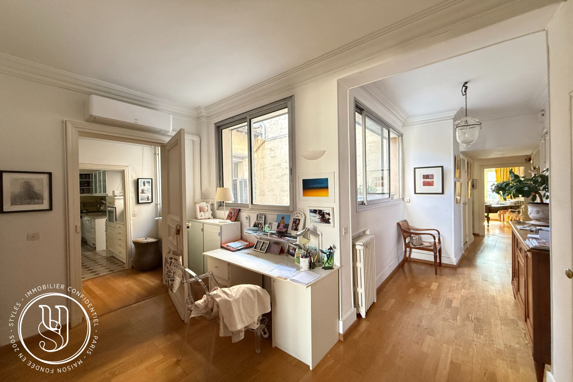 Montpellier - historical center - a large bright apartment - image 8