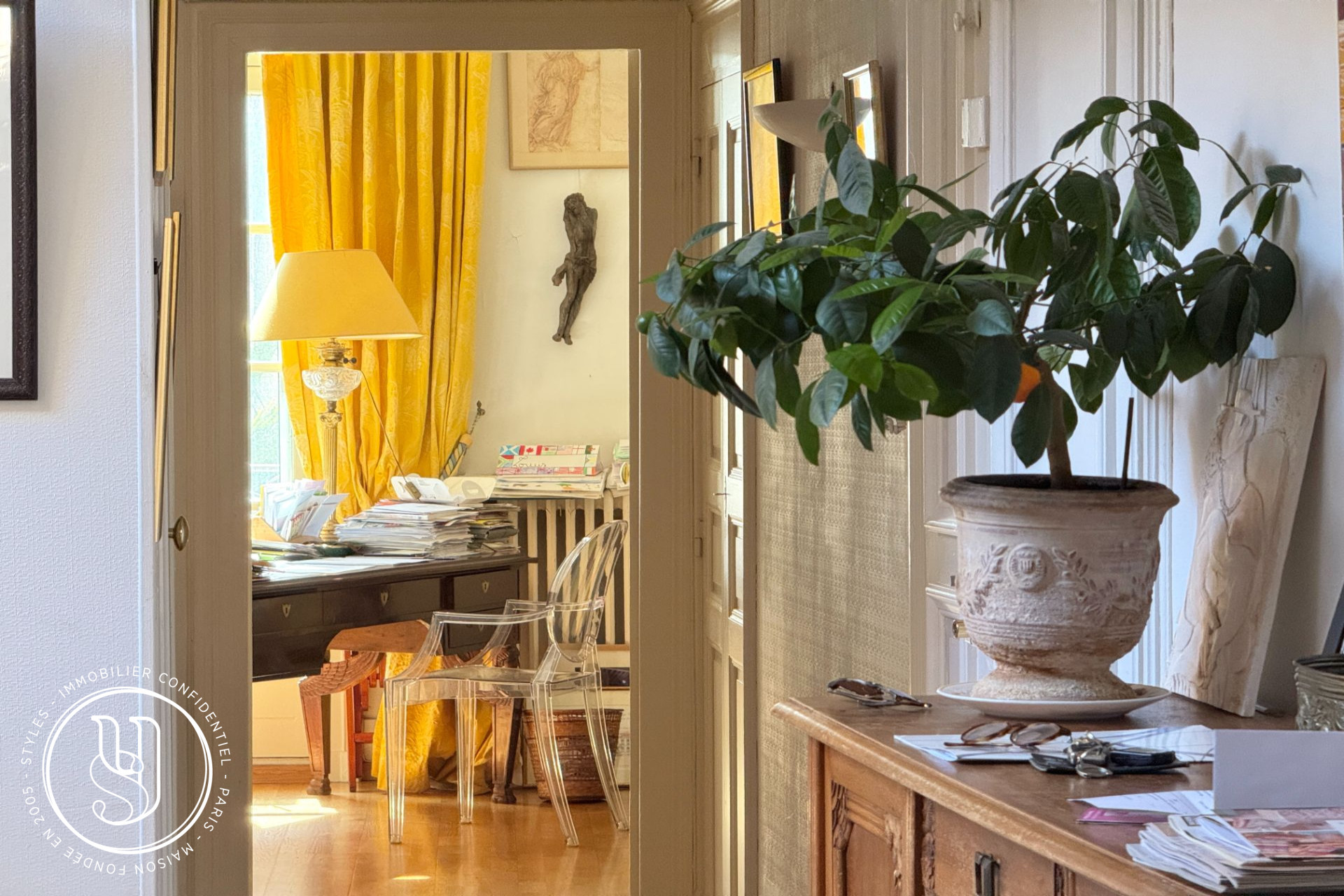 Montpellier - historical center - a large bright apartment - image 9