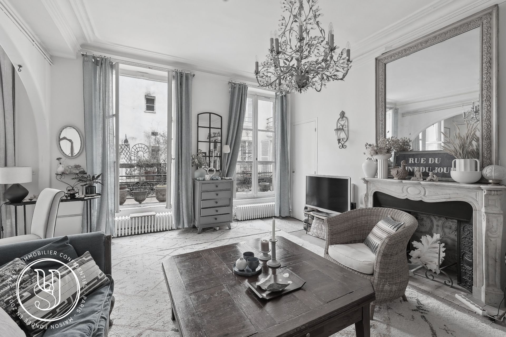 Paris - Sold by S T Y L E S, Saint-André des Arts - 2/3 Rooms overlook - image 1