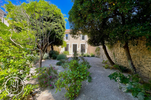 Eyguières - Eyguières - Fully renovated house in the village center - image 1