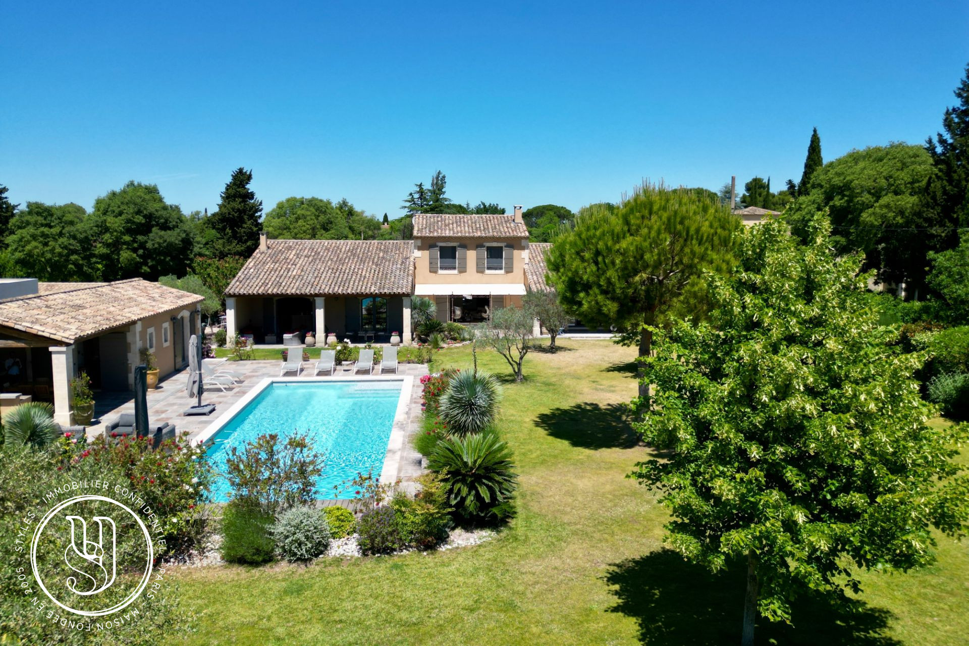 Saint-Rémy-de-Provence - close to the center and views onto les Alpilles - image 5