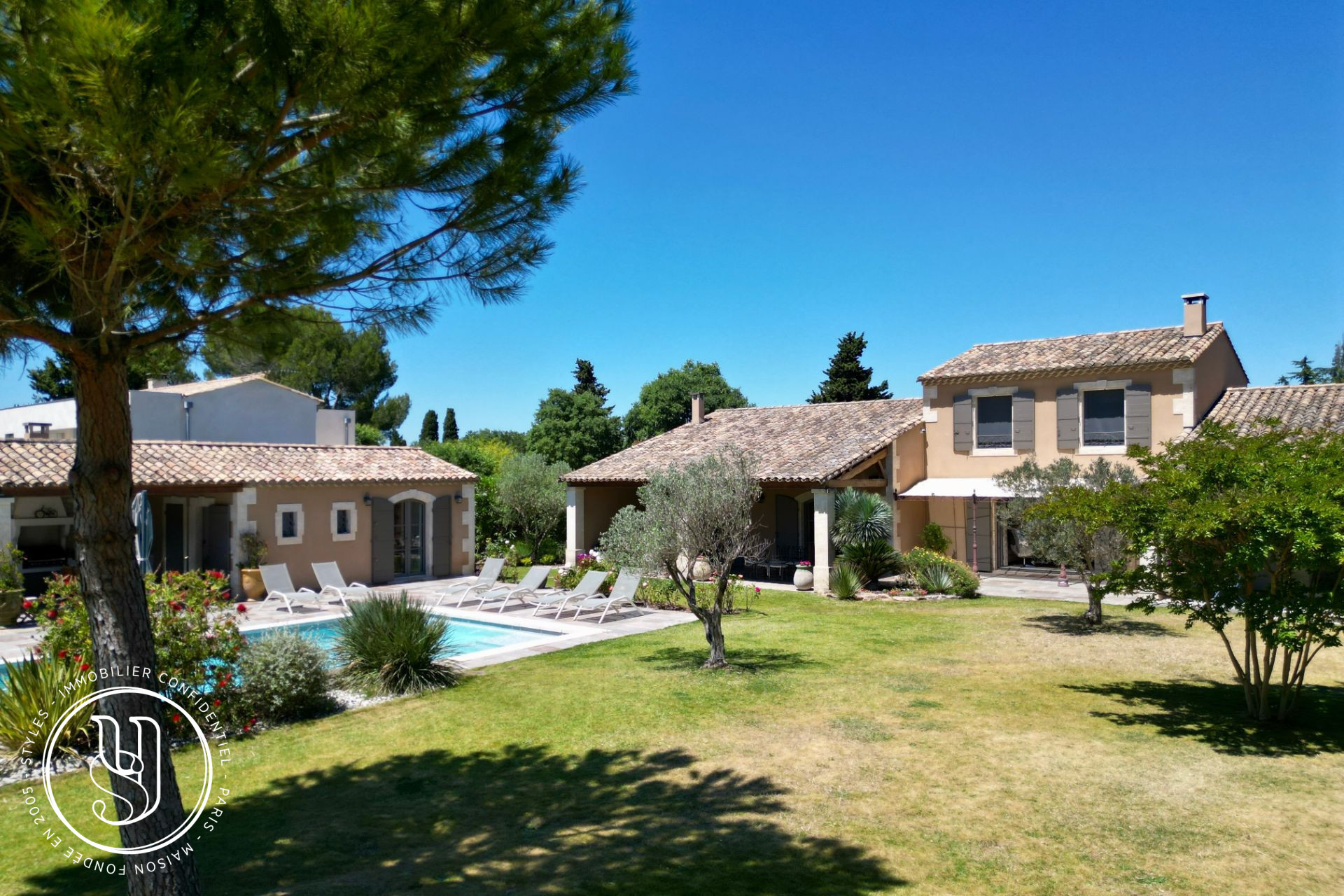 Saint-Rémy-de-Provence - close to the center and views onto les Alpilles - image 13