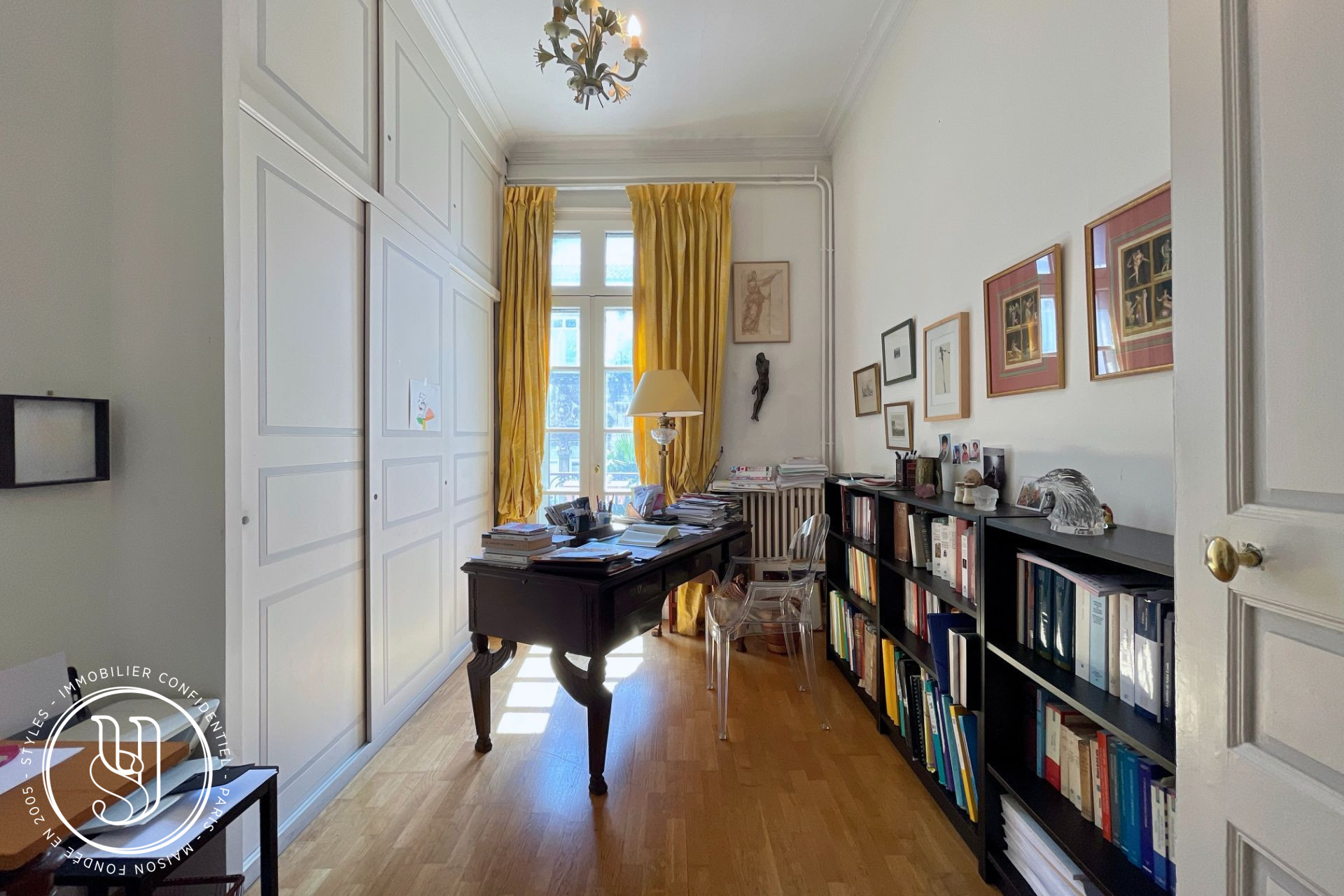 Montpellier - historical center - a large bright apartment - image 10