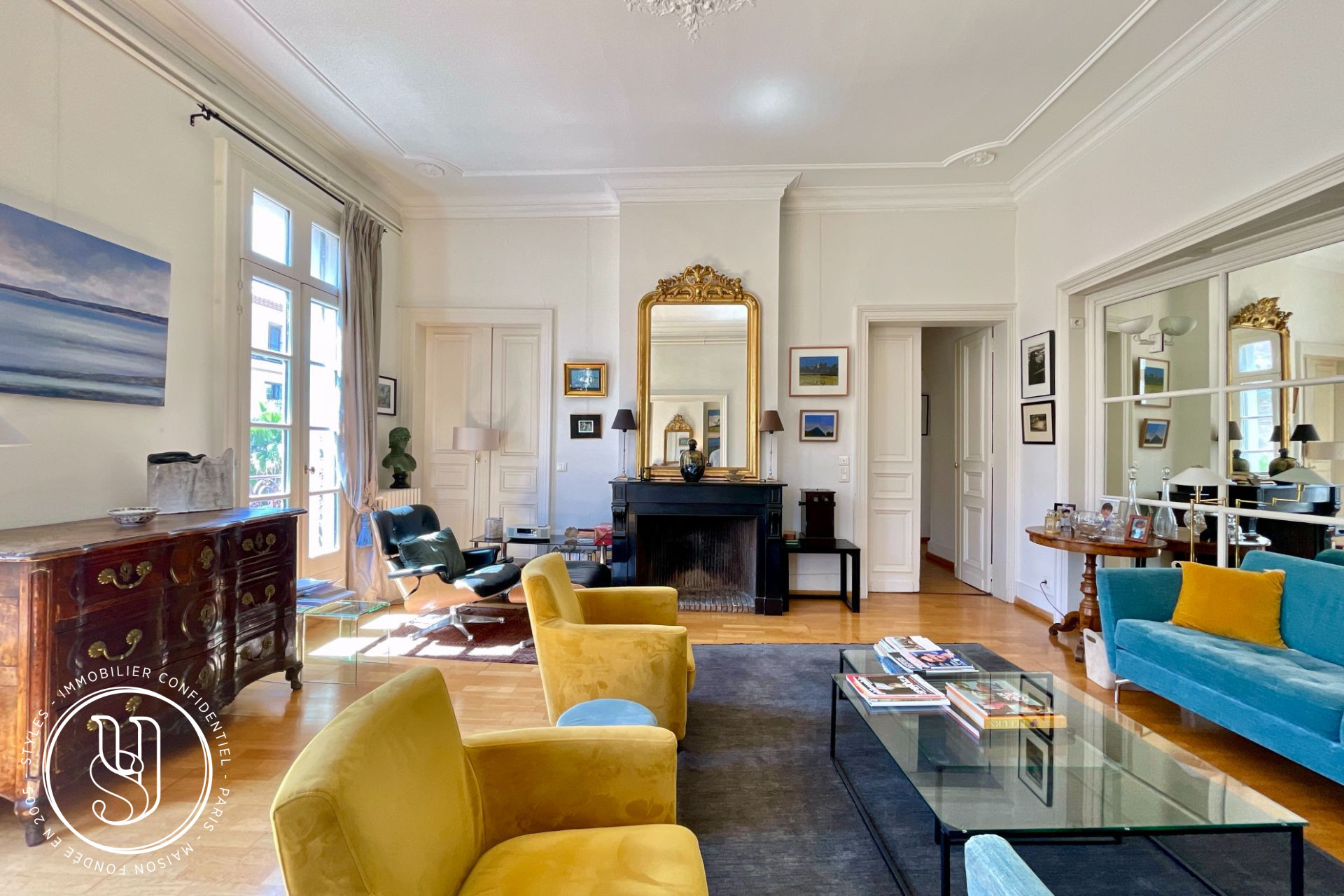 Montpellier - historical center - a large bright apartment - image 2