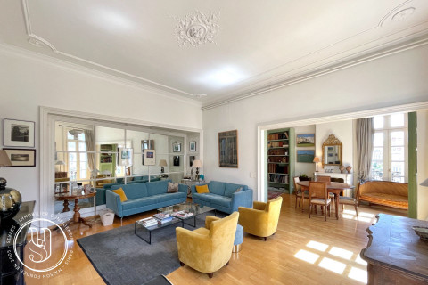 Montpellier - historical center - a large bright apartment - image 1