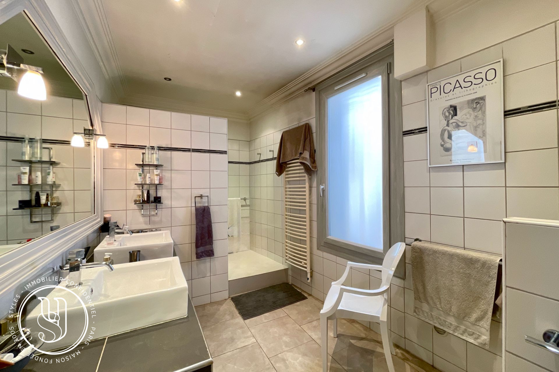 Montpellier - historical center - a large bright apartment - image 17