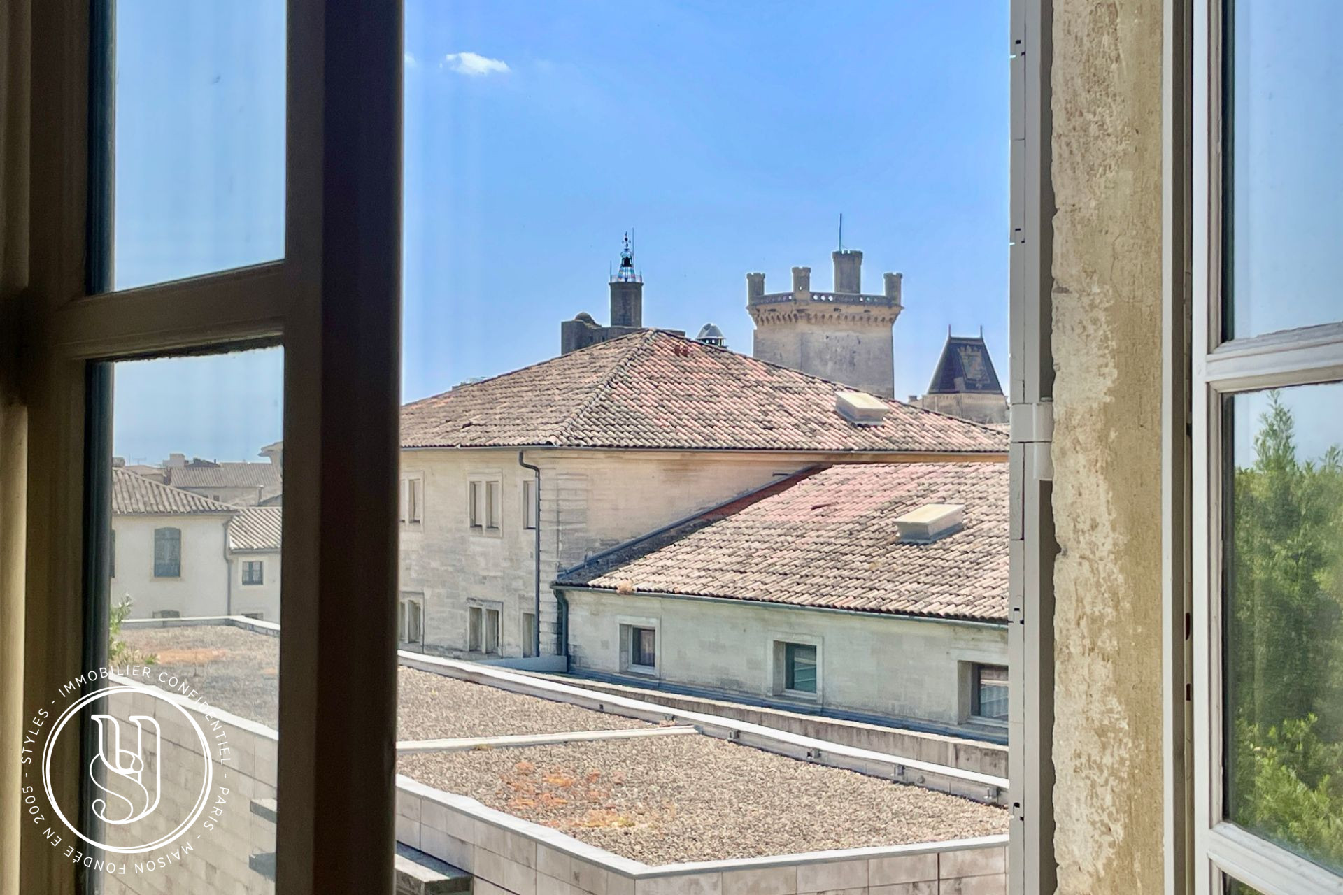 Uzès - center, stunning manor house with an elevator and garage - image 13