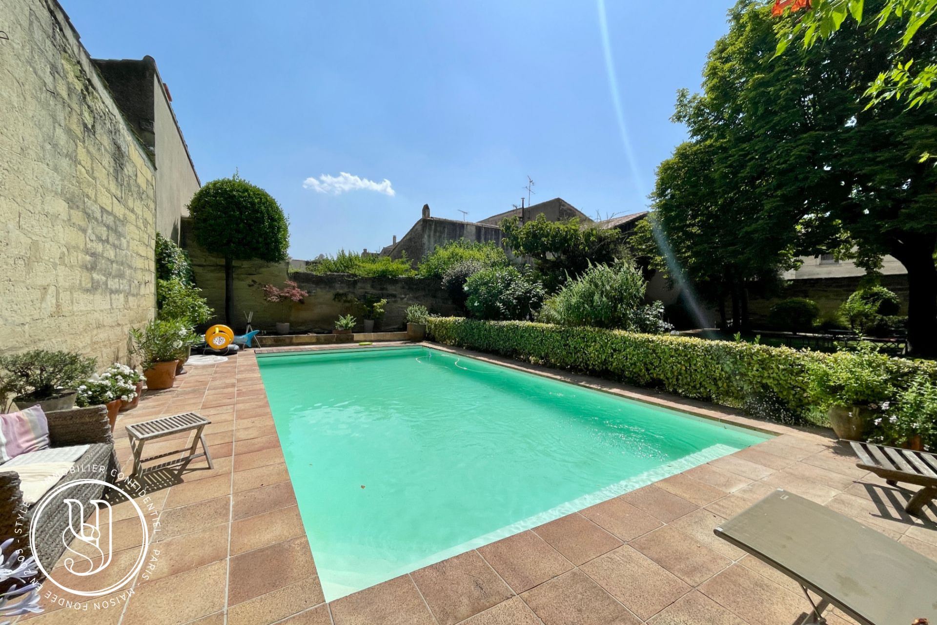 Uzès - center, stunning manor house with an elevator and garage - image 15