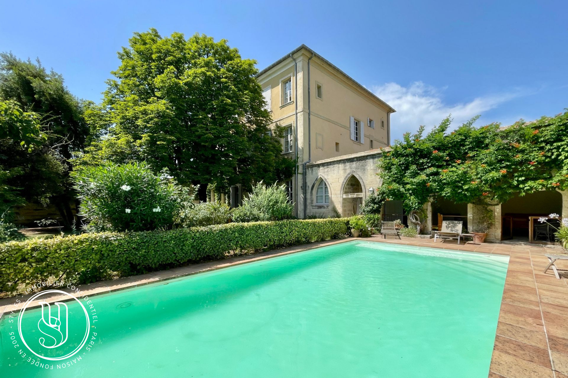 Uzès - center, stunning manor house with an elevator and garage - image 2