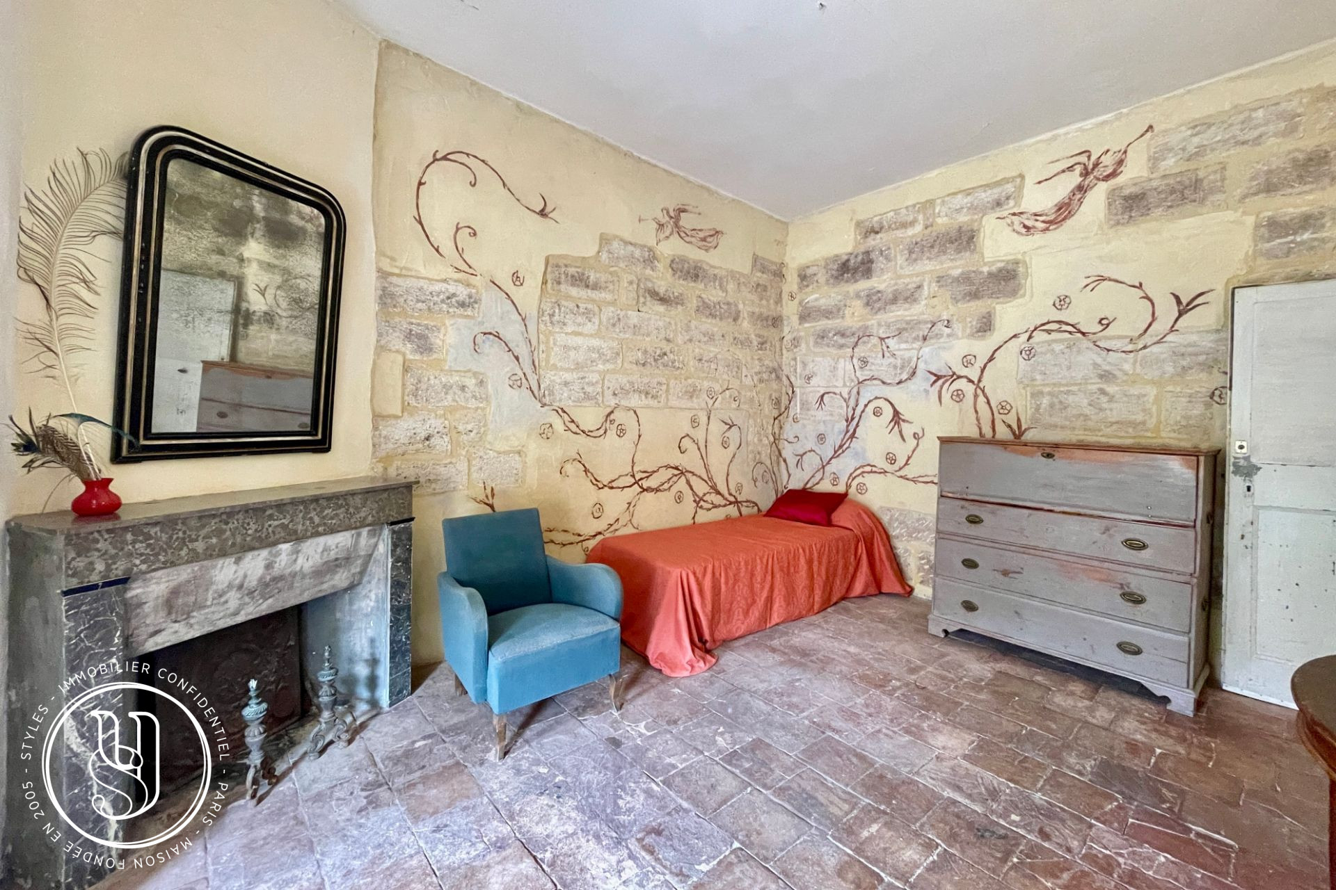 Uzès - historic center, a beautiful project with courtyard and terrac - image 6