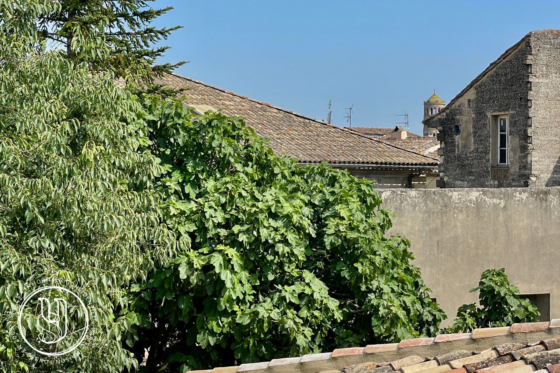 Uzès - historic center, a beautiful project with courtyard and terrac - image 3