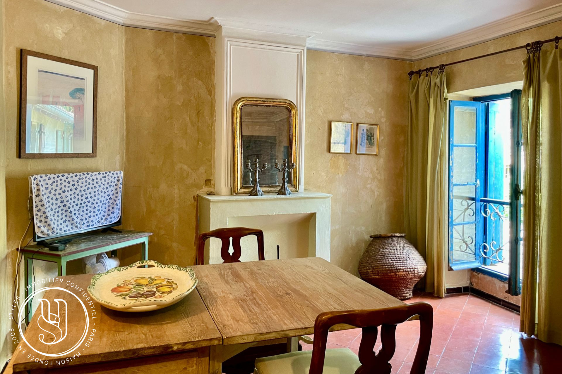 Uzès - historic center, a beautiful project with courtyard and terrac - image 8