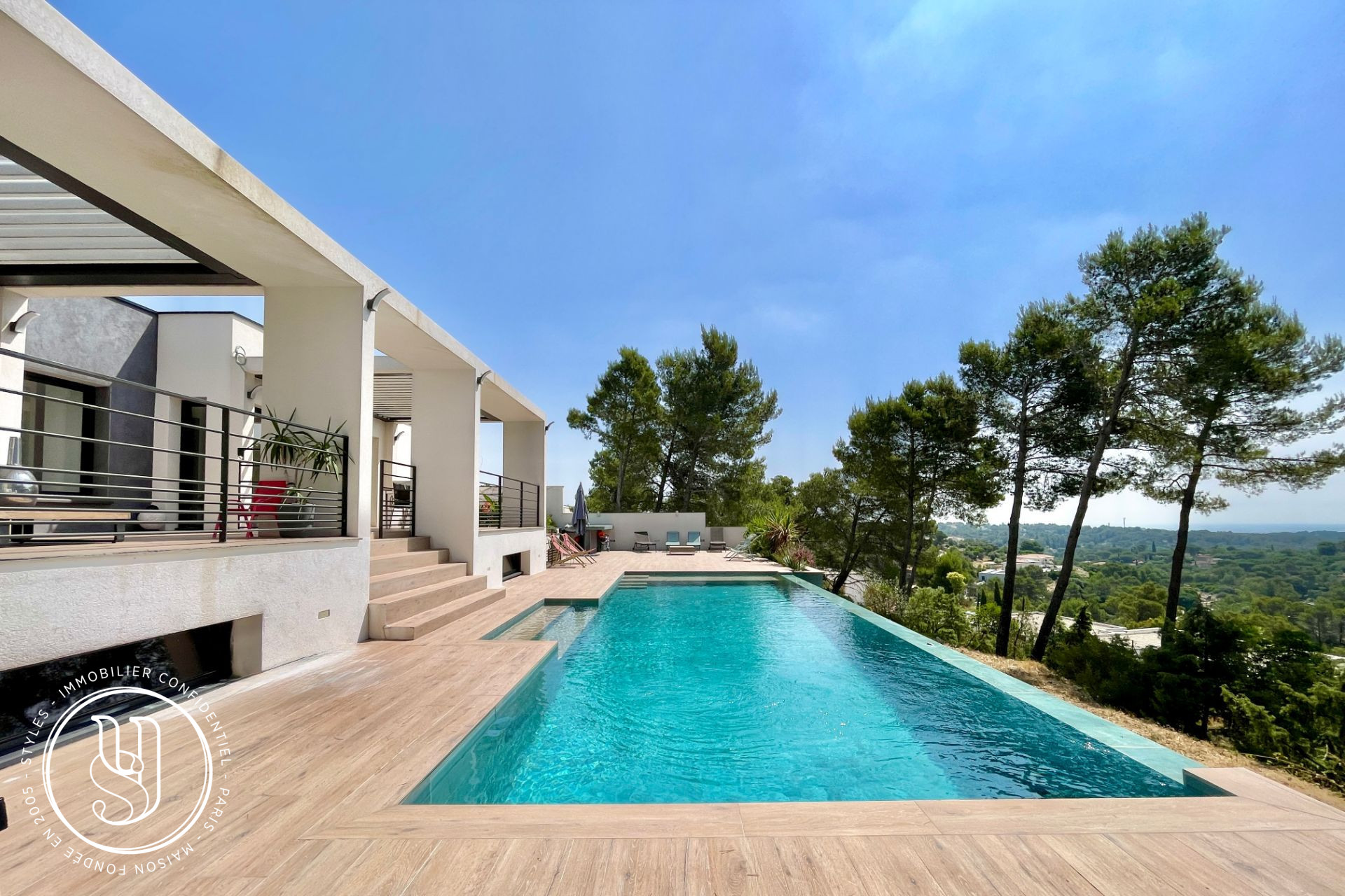 Nîmes - , a remarkable property with breathtaking views - image 3