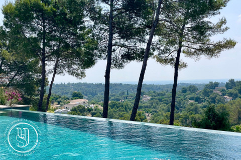 Nîmes - , a remarkable property with breathtaking views - image 1
