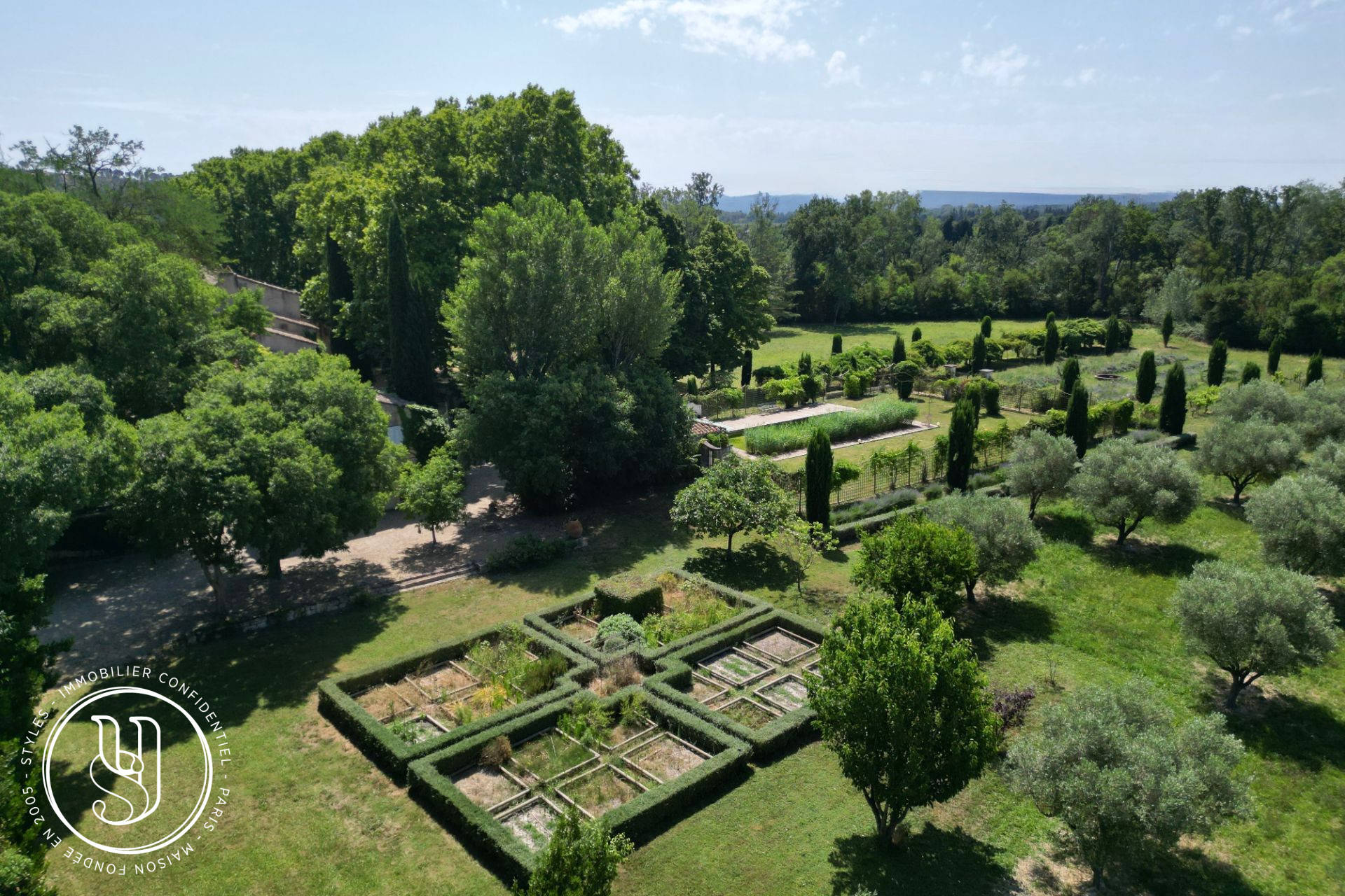 Saint-Rémy-de-Provence - proche, une maison de type bastide et son cachet préservé - image 14