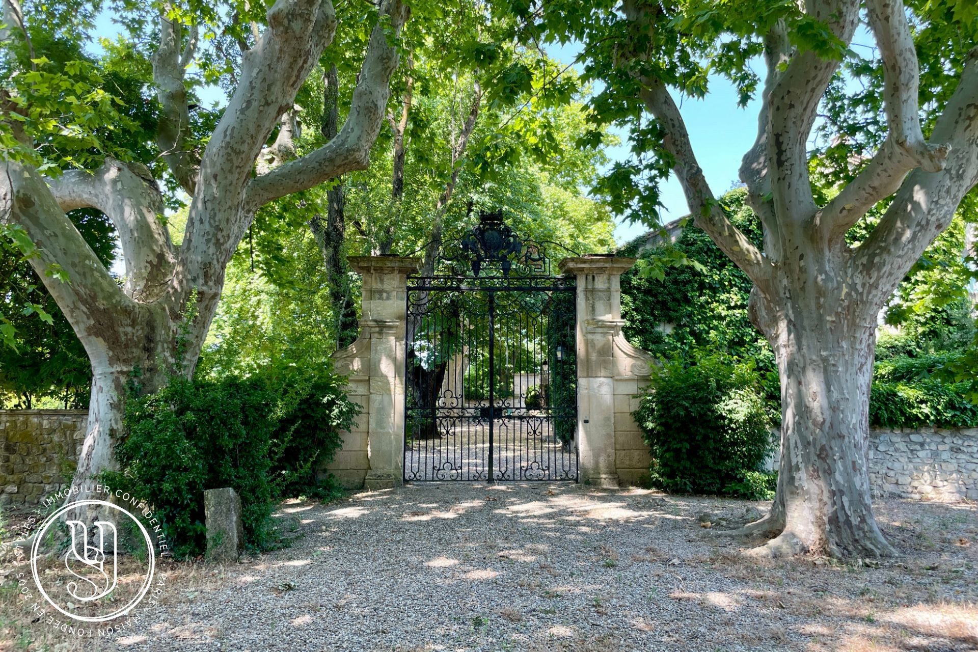 Saint-Rémy-de-Provence - proche, une maison de type bastide et son cachet préservé - image 5
