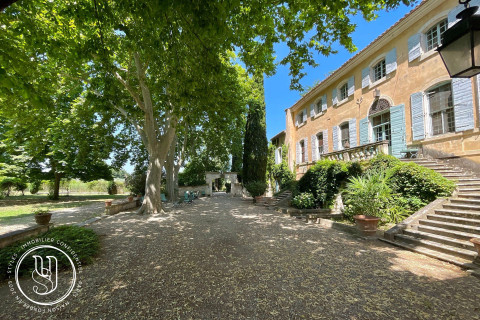 Saint-Rémy-de-Provence - proche, une maison de type bastide et son cachet préservé - image 1