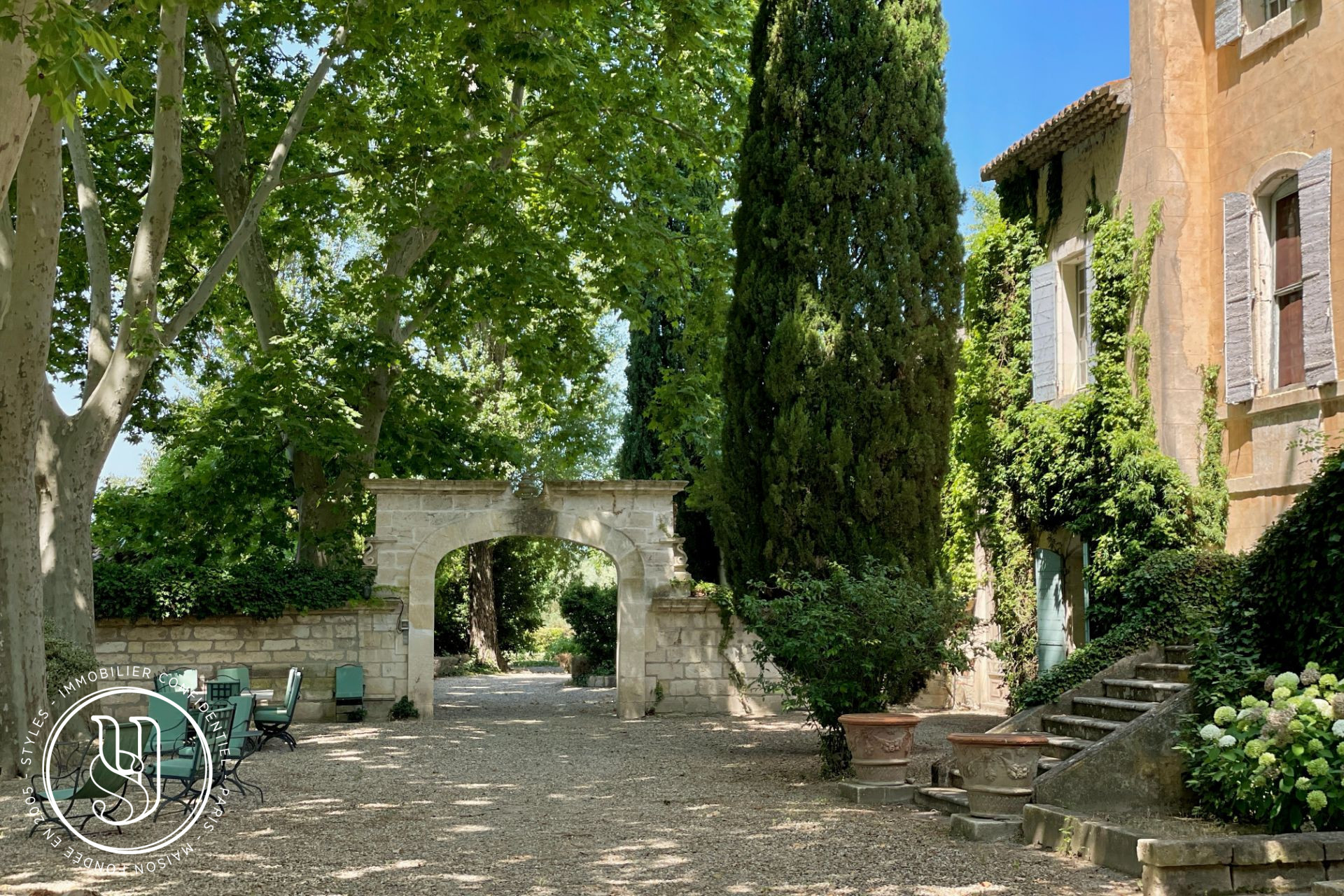 Saint-Rémy-de-Provence - proche, une maison de type bastide et son cachet préservé - image 3