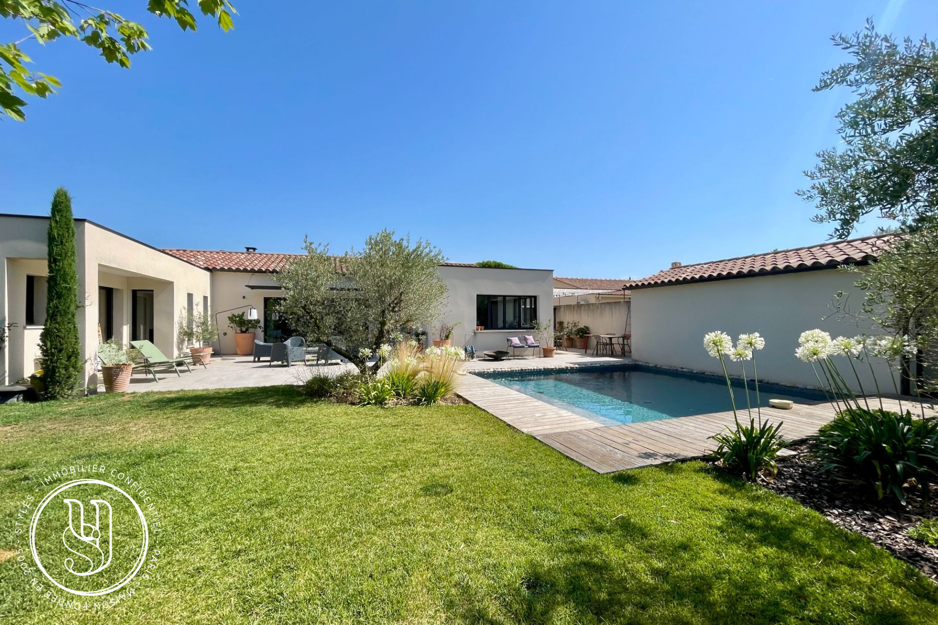 Saint-Rémy-de-Provence - Une villa contemporaine d''exception face aux Alpilles - image 1