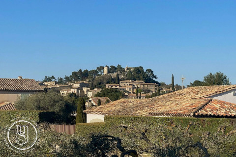 Eygalières - Maison en pierres avec fort potentiel locatif - image 1