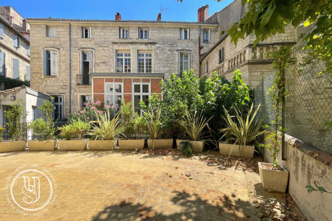 Montpellier - centre historique, cachet, restauration de luxe, terrasse et h - image 1