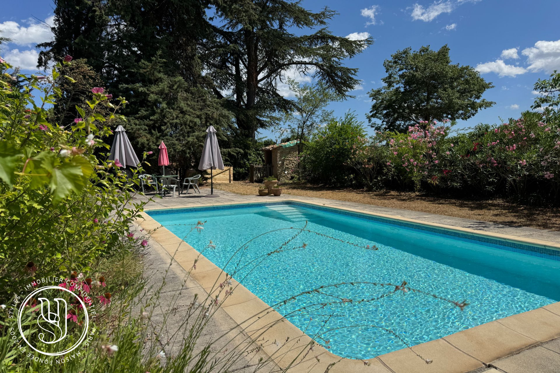 Uzès - close, exclusive, a charming stone house with garden and swimm - image 12