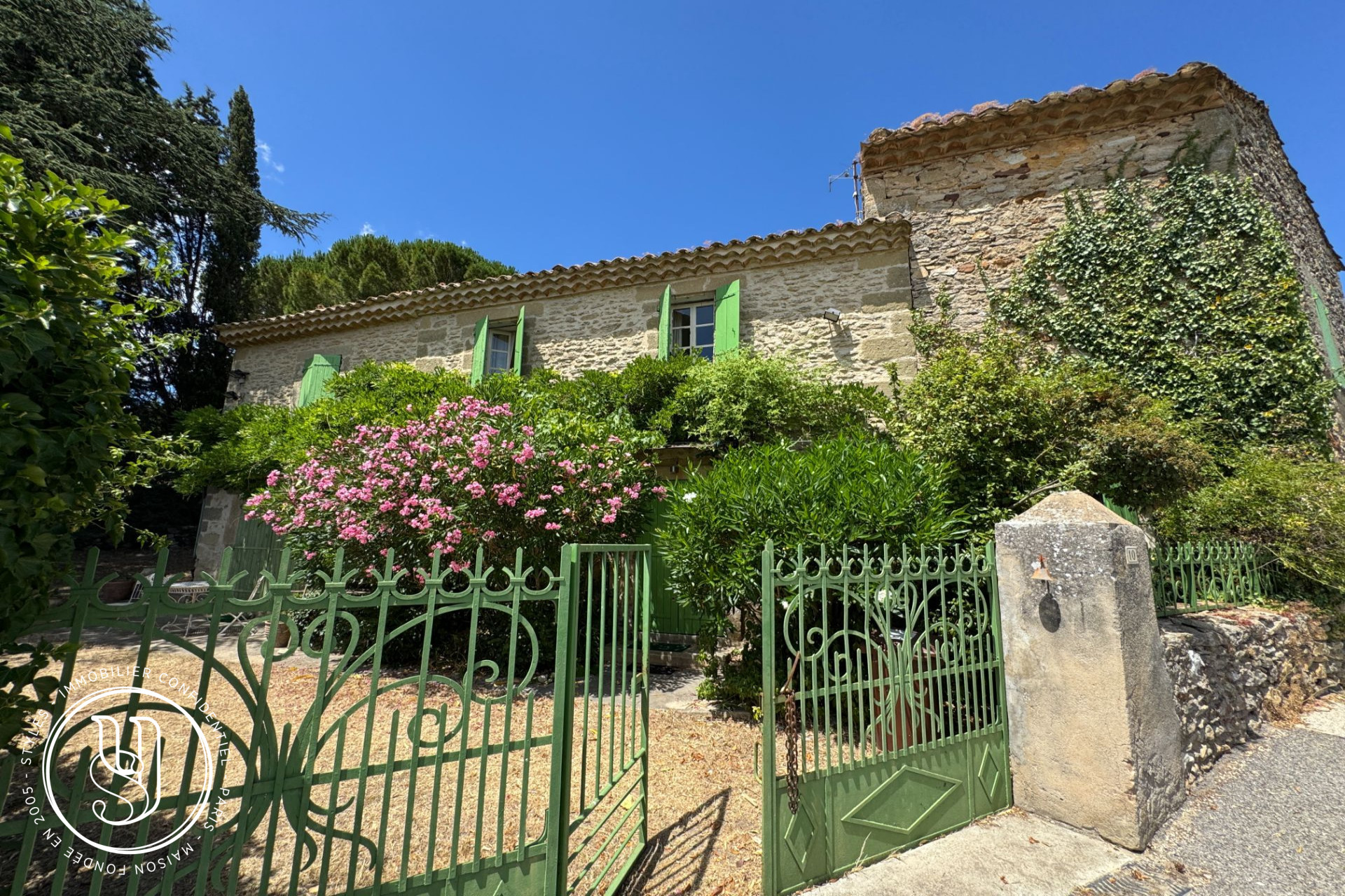 Uzès - close, exclusive, a charming stone house with garden and swimm - image 1