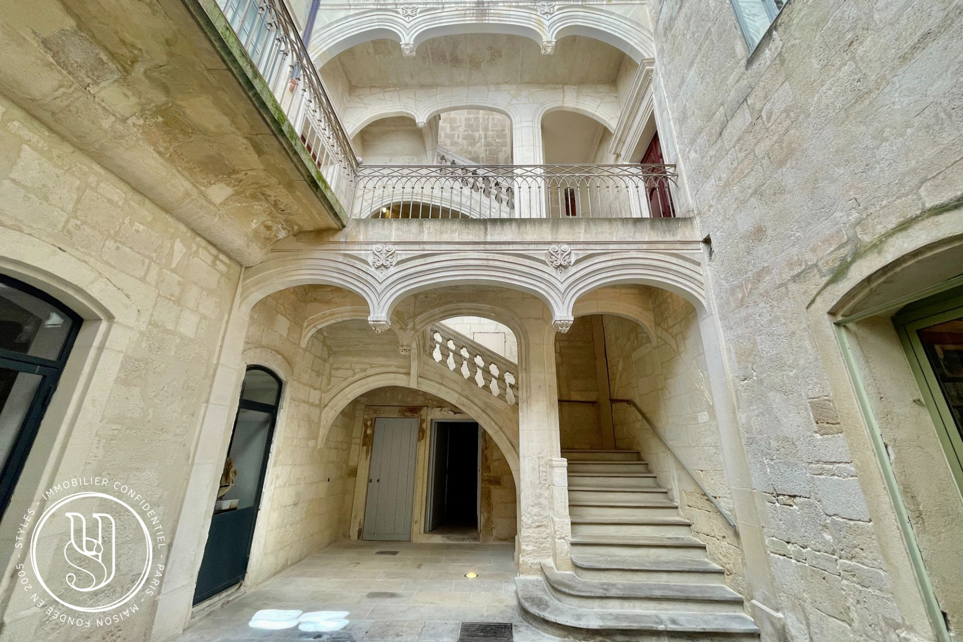 Montpellier - Foch, au calme, dans hôtel particulier remarquable - image 2