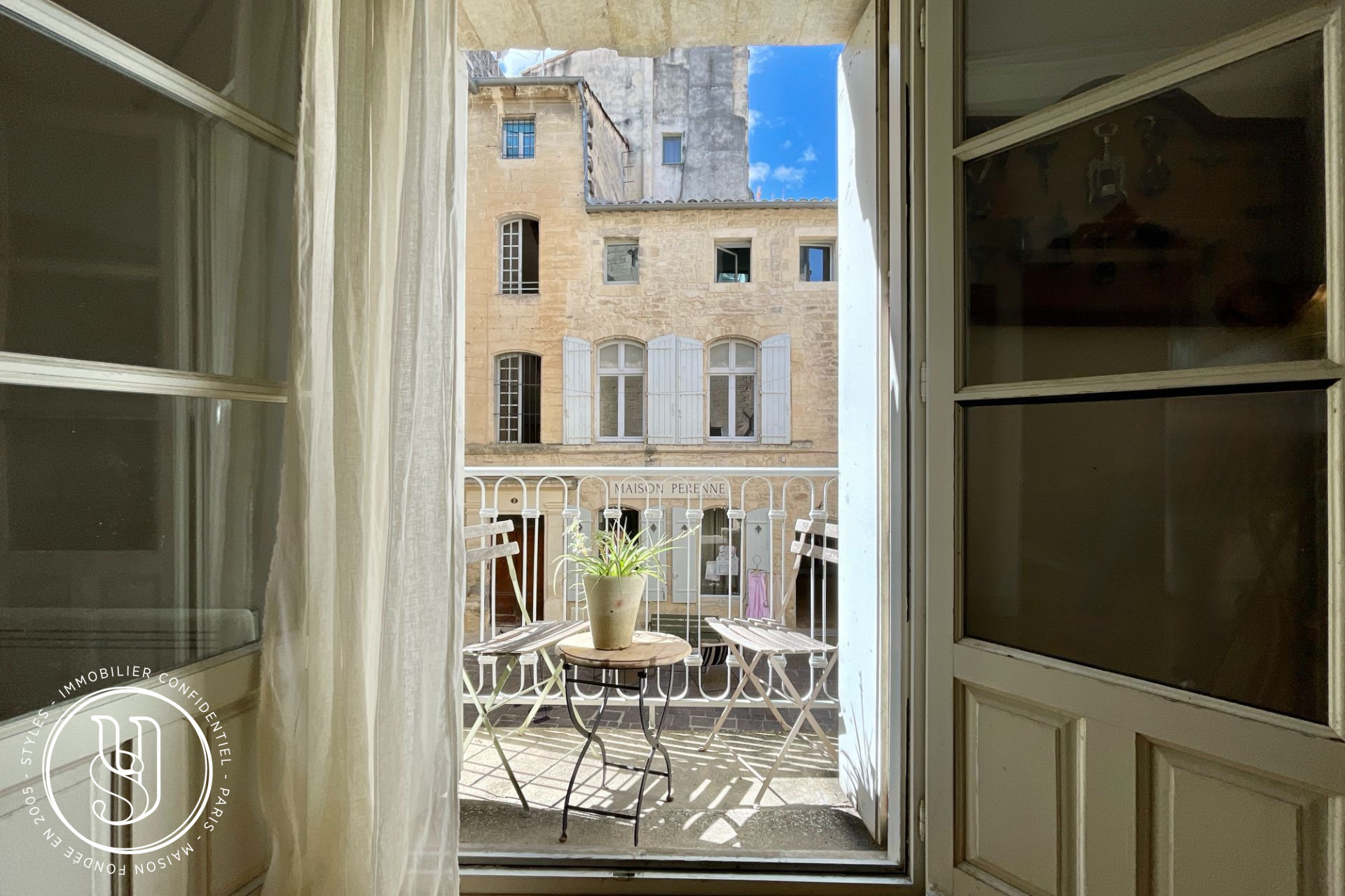 Uzès - herb square, sold, unique location, first floor - image 5