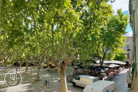 Uzès - herb square, sold, unique location, first floor - image 1