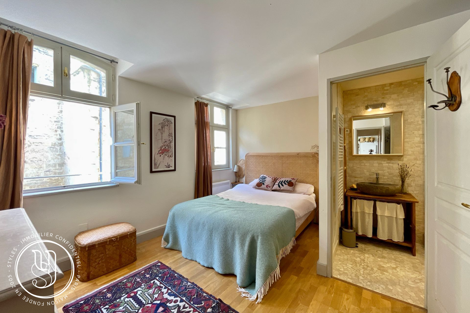 Uzès - herb square, sold, unique location, first floor - image 15