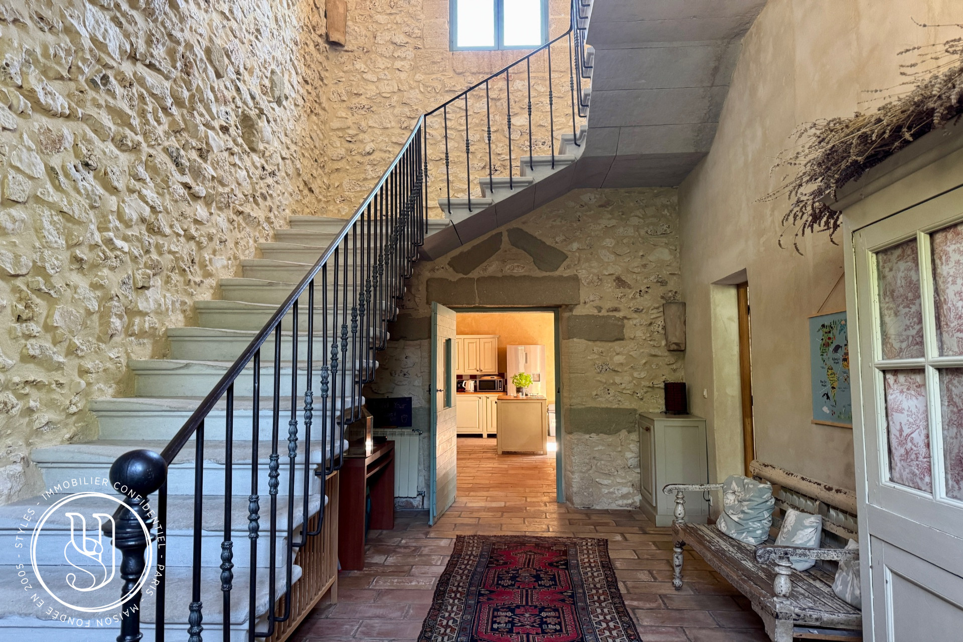 Uzes - Sold by S T Y L E S, nearby - An irresistibly charming propert - image 3