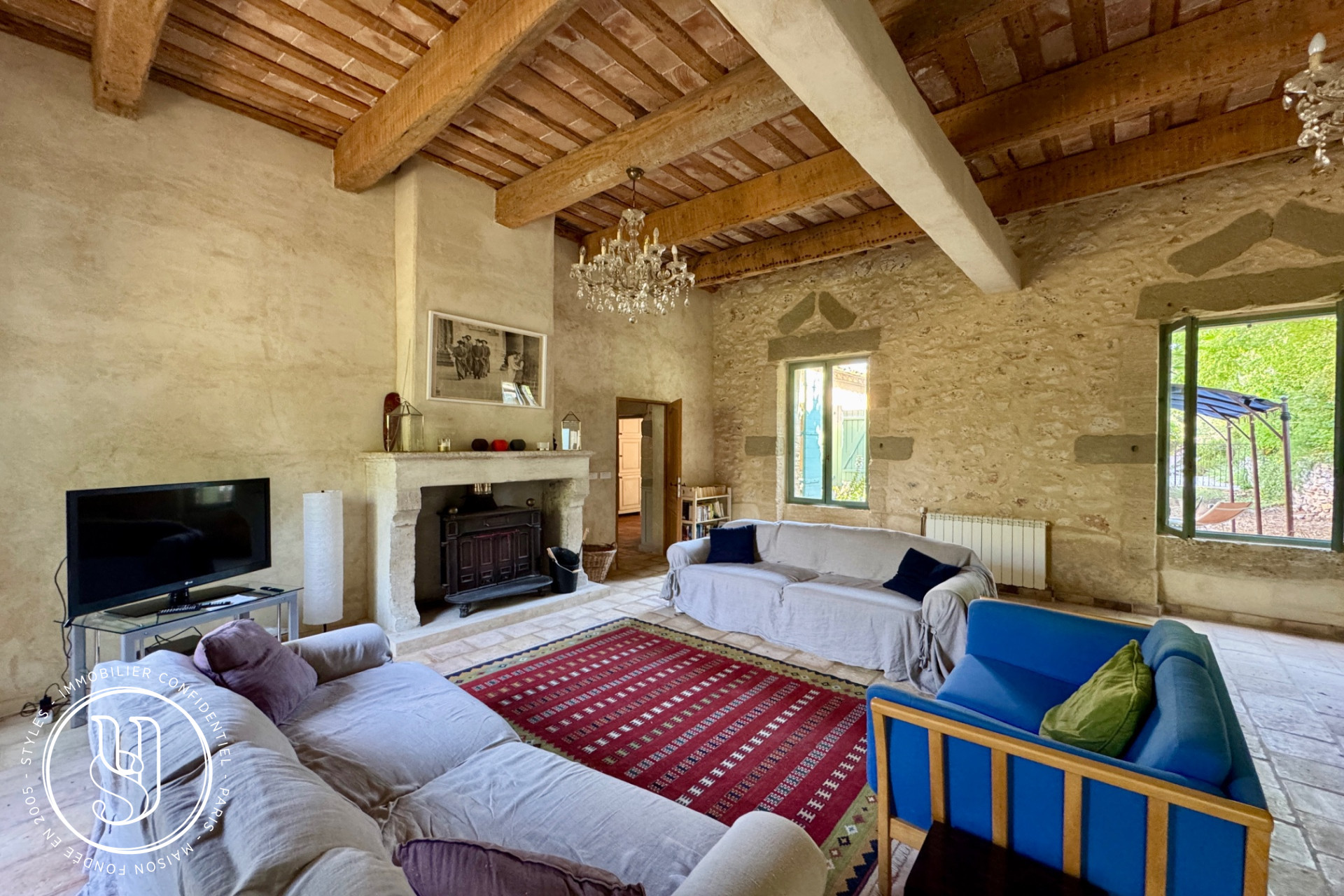 Uzes - Sold by S T Y L E S, nearby - An irresistibly charming propert - image 2