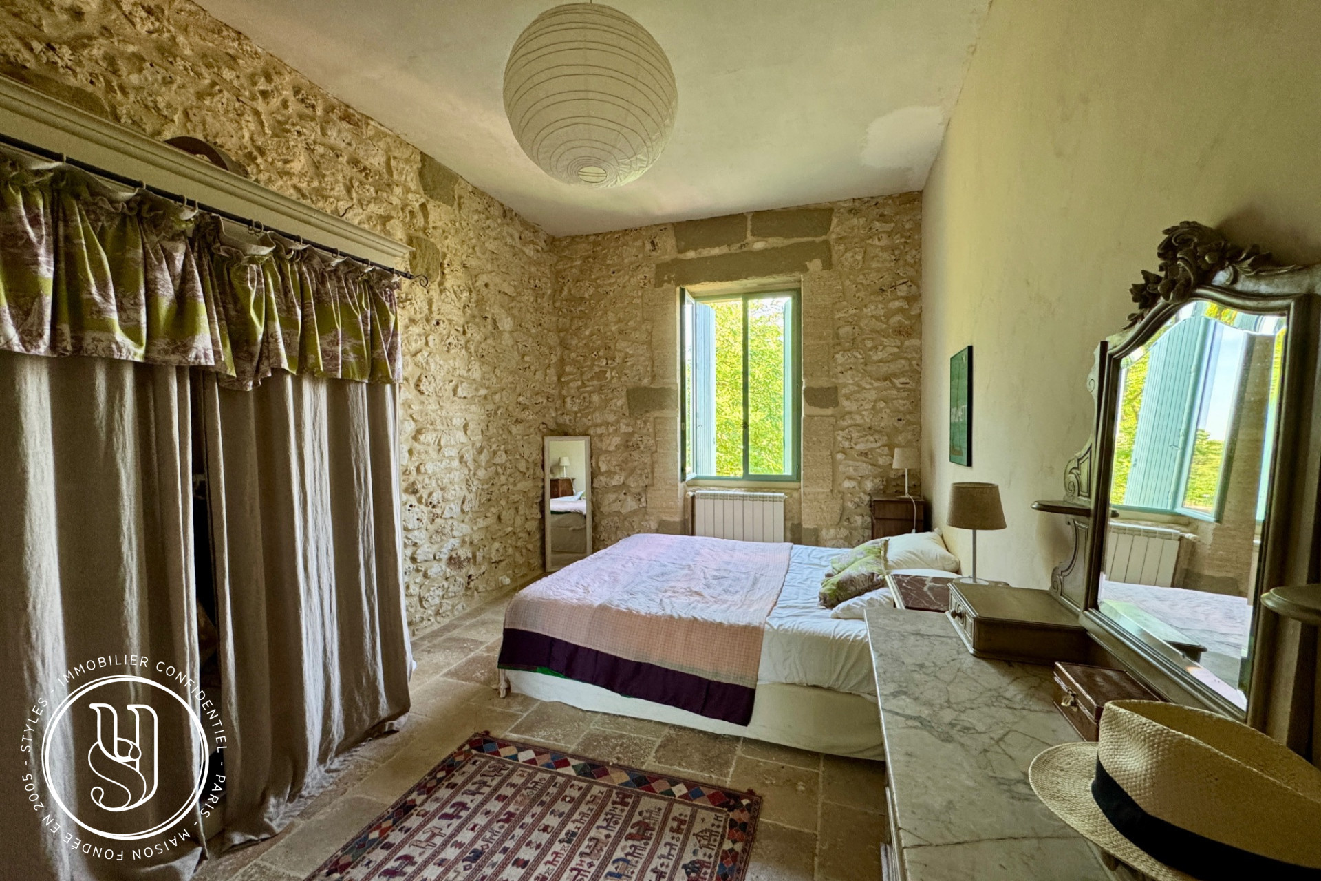 Uzes - Sold by S T Y L E S, nearby - An irresistibly charming propert - image 8