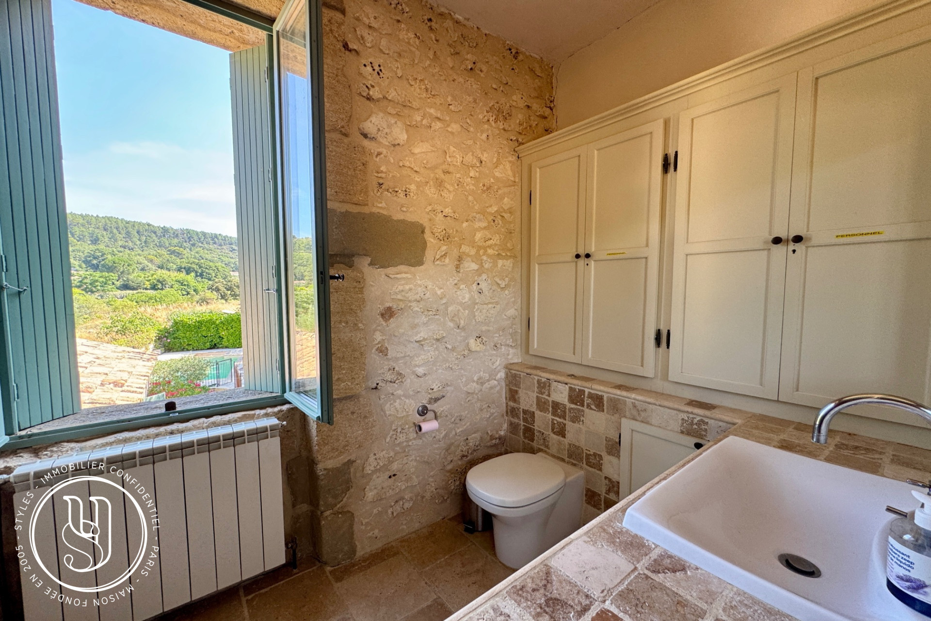 Uzes - Sold by S T Y L E S, nearby - An irresistibly charming propert - image 15