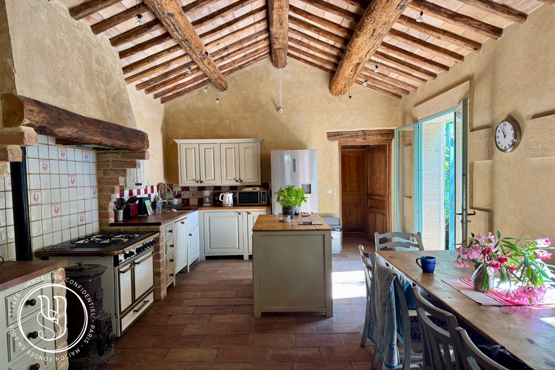 Uzes - Sold by S T Y L E S, nearby - An irresistibly charming propert - image 5