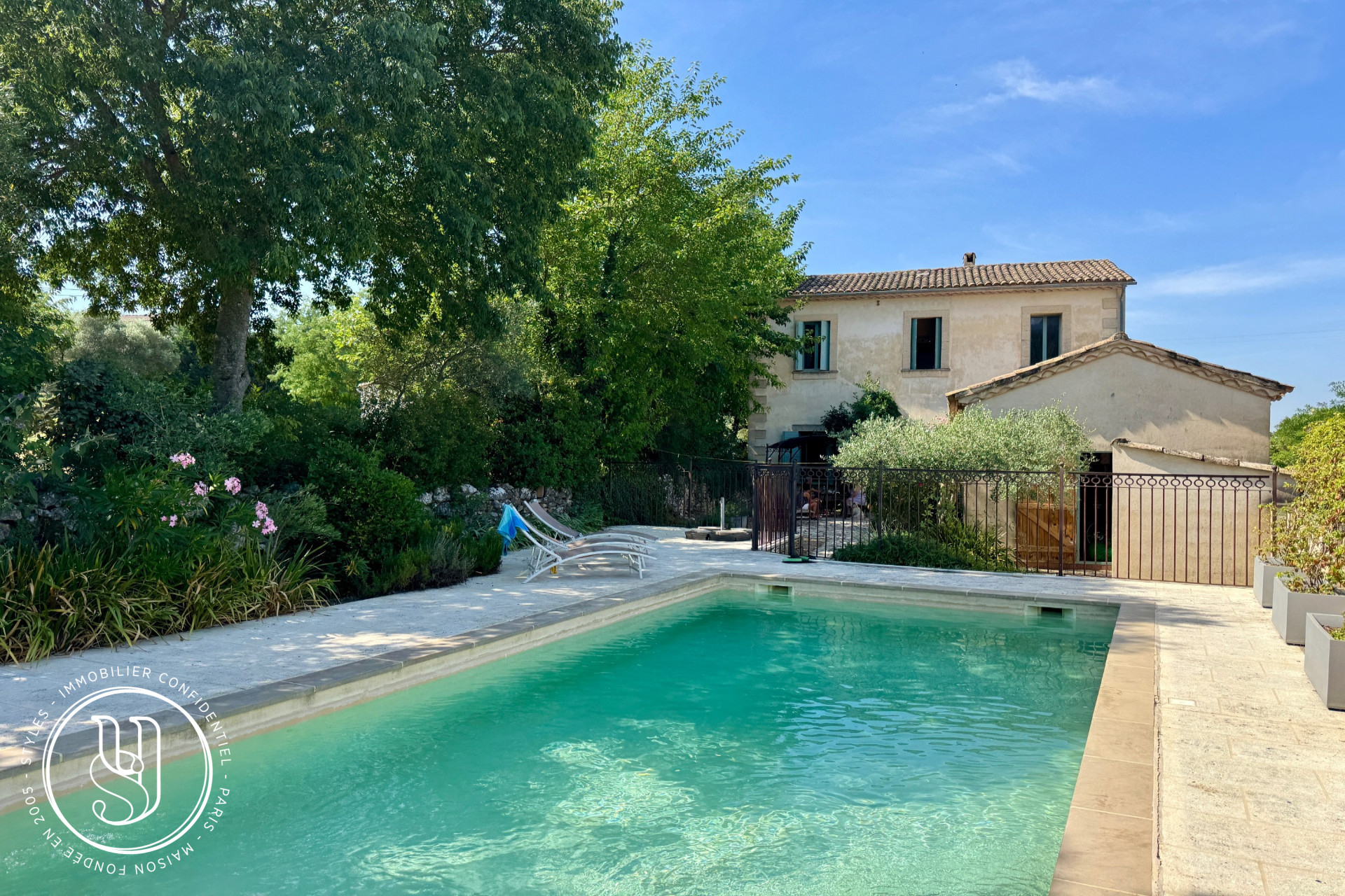 Uzes - Sold by S T Y L E S, nearby - An irresistibly charming propert - image 1