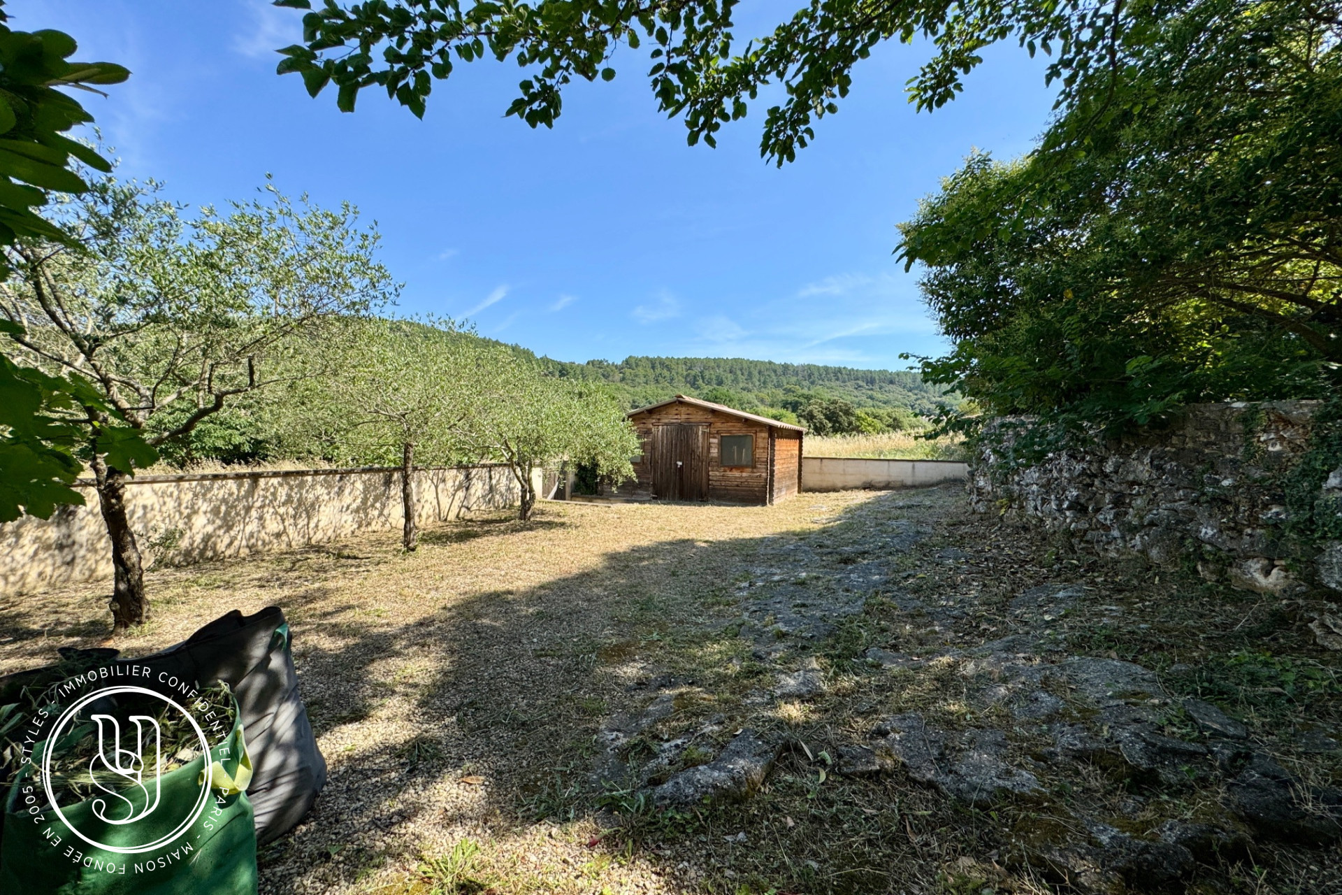 Uzes - Sold by S T Y L E S, nearby - An irresistibly charming propert - image 11