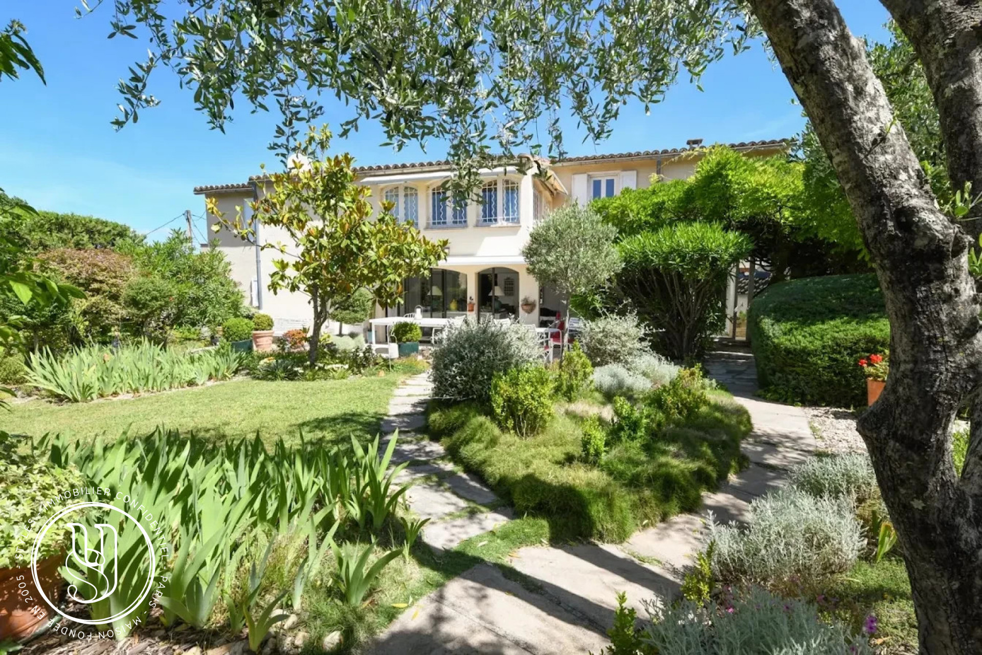 Uzès - In a green oasis in Uzès. - image 6