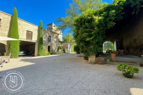 Uzès - - Nîmes, an exceptional estate in a green Eden - image 1