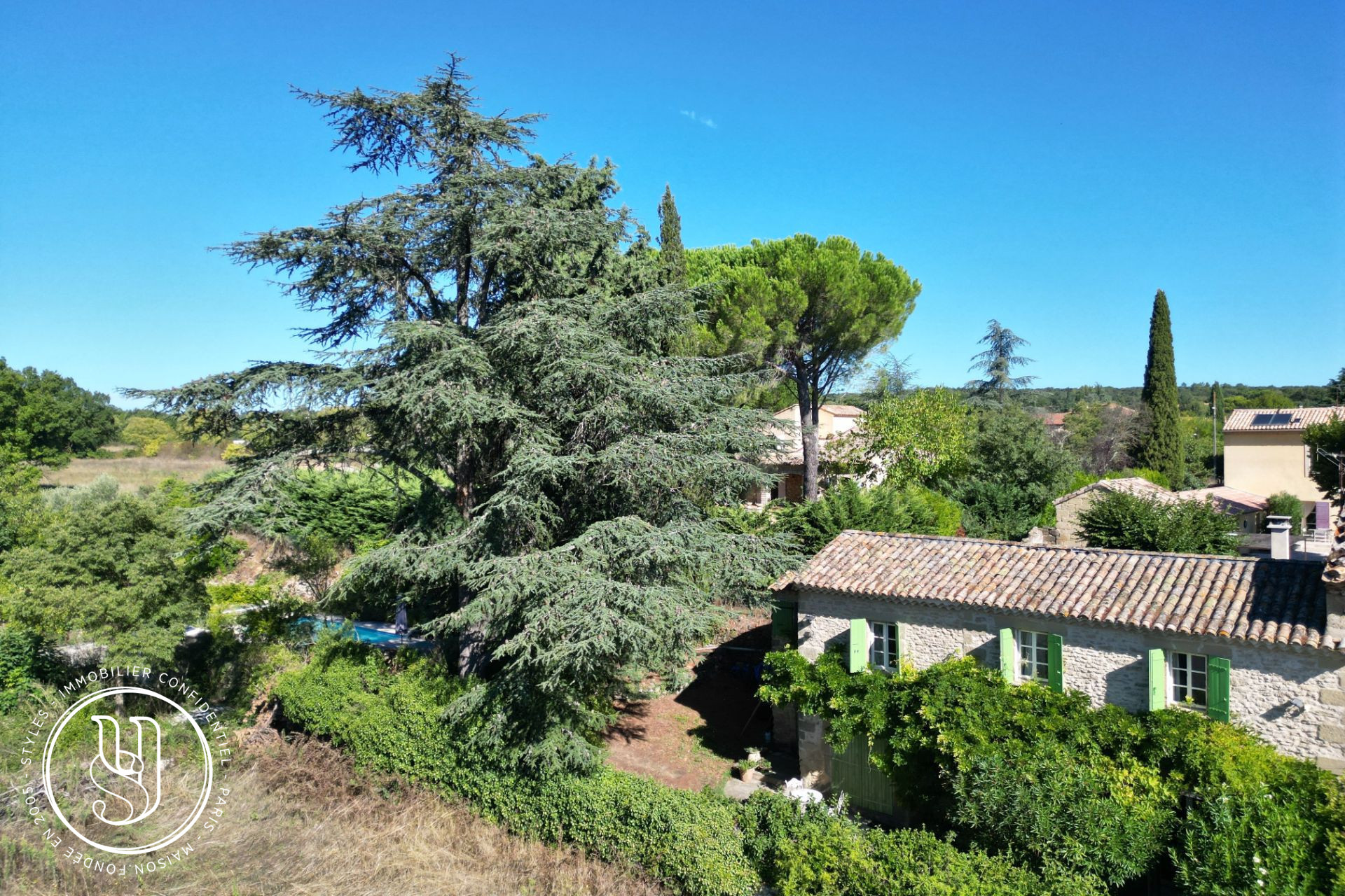 Uzès - close, exclusive, a charming stone house with garden and swimm - image 3