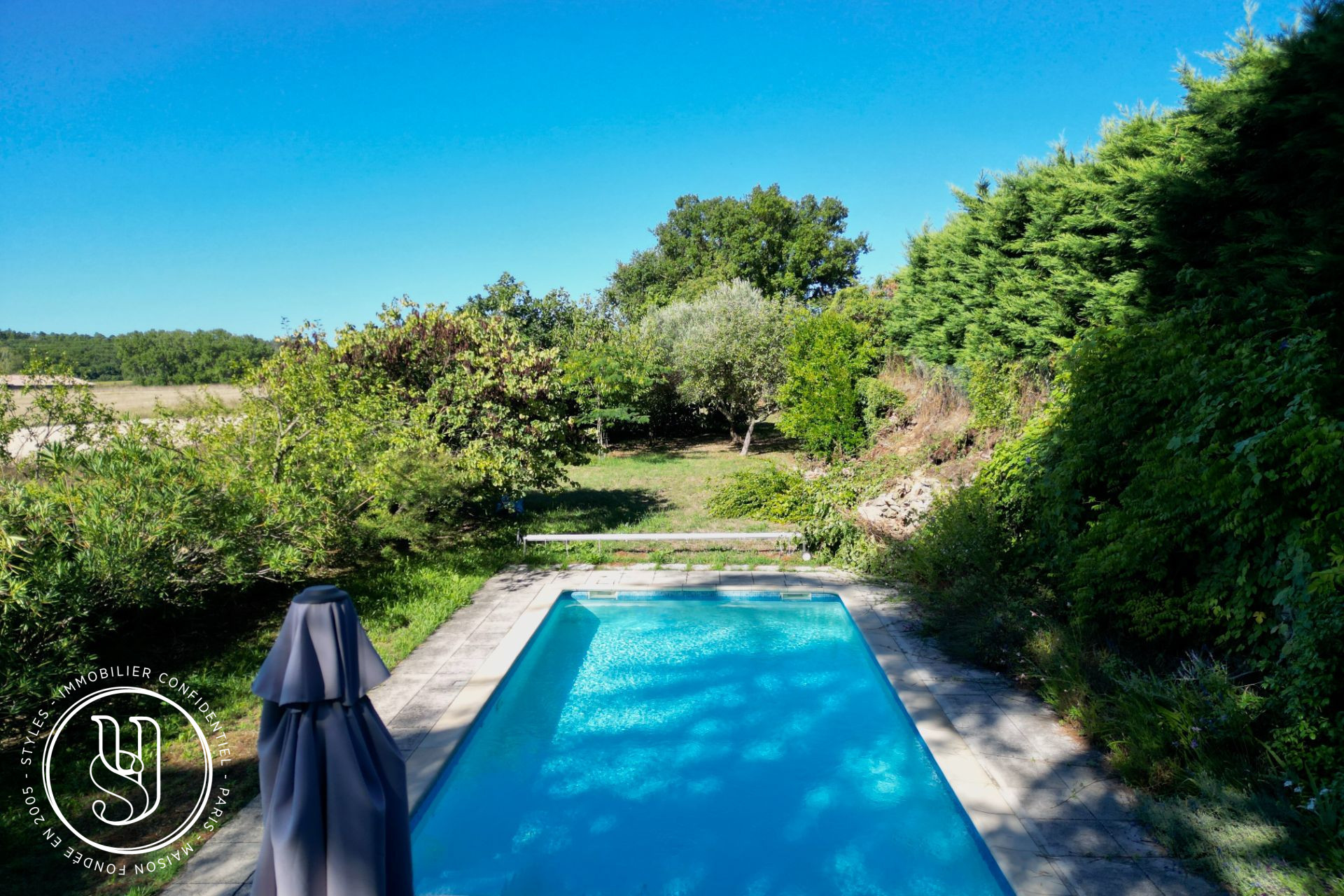 Uzès - close, exclusive, a charming stone house with garden and swimm - image 10