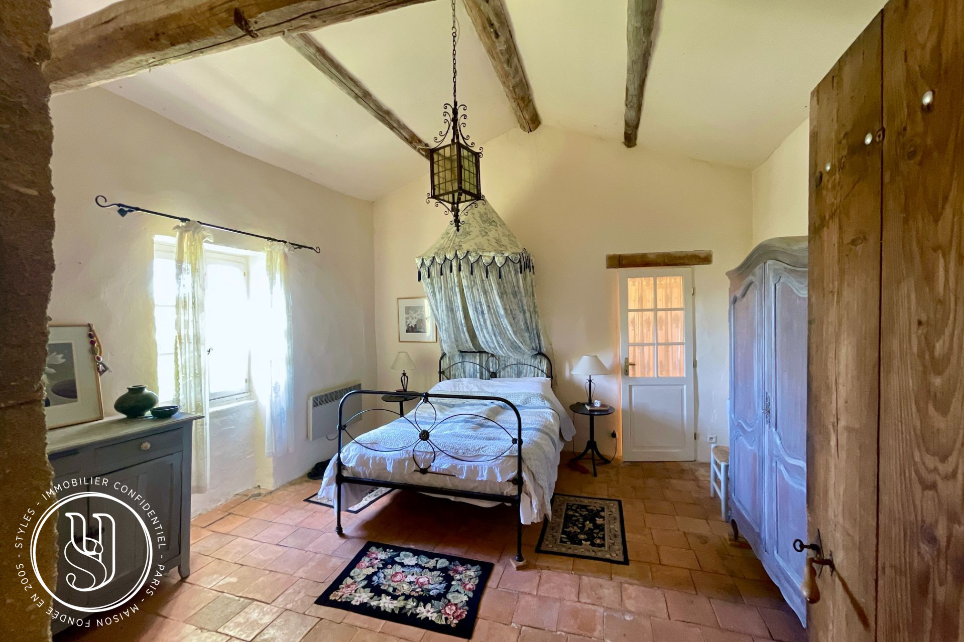 Uzès - close, exclusive, a charming stone house with garden and swimm - image 13