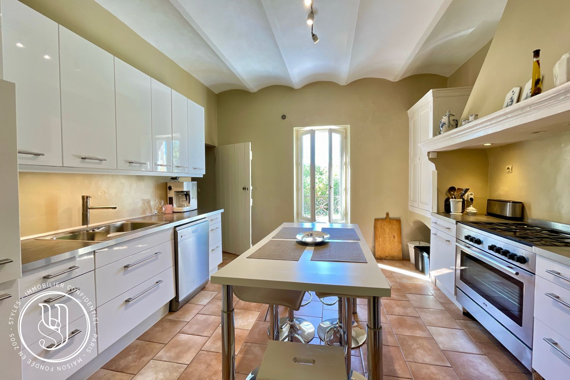 Uzès - nearby, an old farmhouse, its beautiful garden, and its outbui - image 9