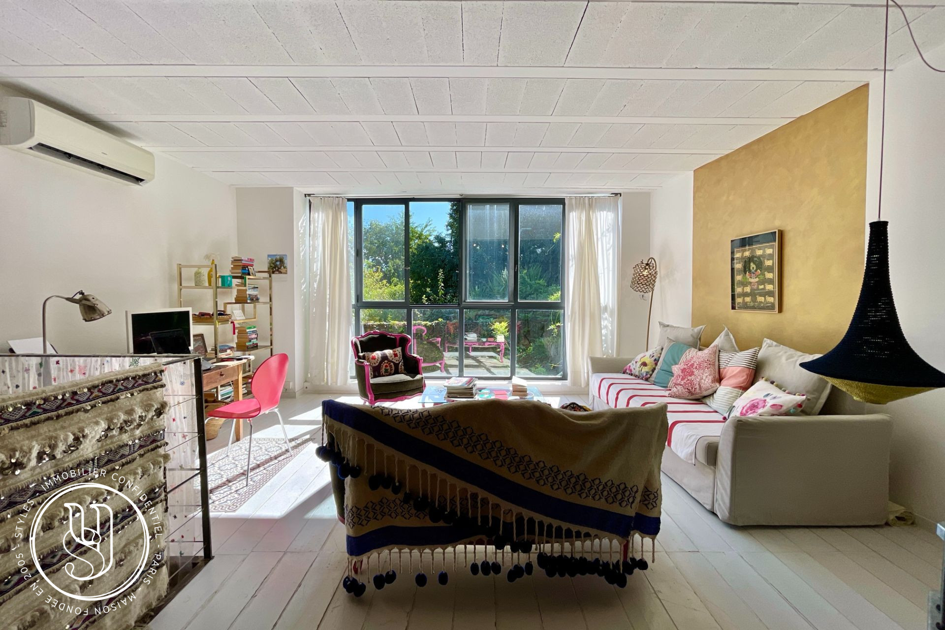 Uzès - center - a charming renovated townhouse - image 13