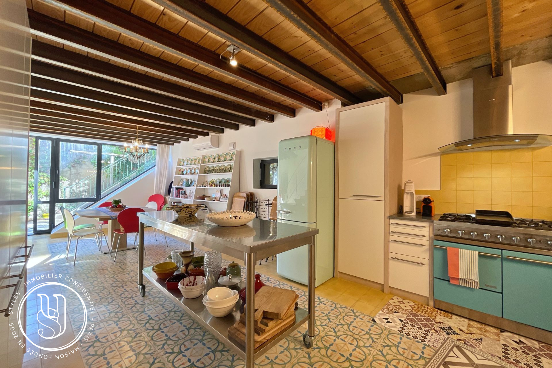 Uzès - center - a charming renovated townhouse - image 8